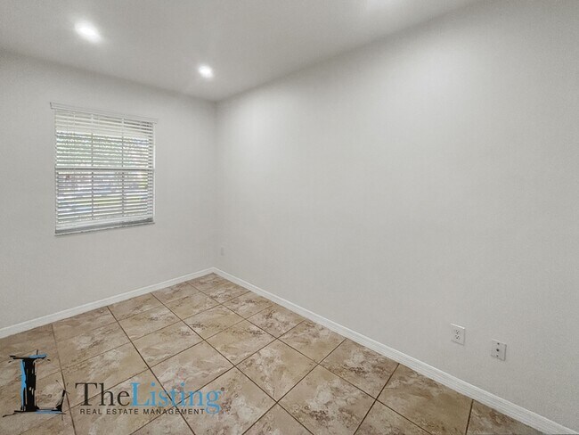 Building Photo - 11174 Savannah Landing Cir