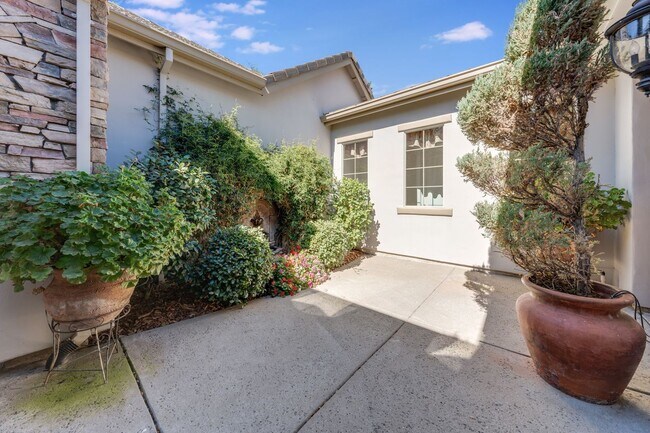 Building Photo - Luxury 4-Bedroom Home in El Dorado Hills Exclusive Serrano Community!