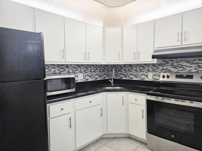 Building Photo - 5960 Whispering Pine Way