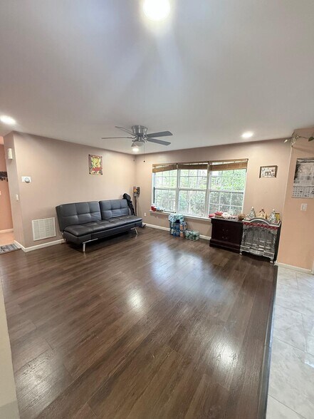 Building Photo - 427 Lackland Ave