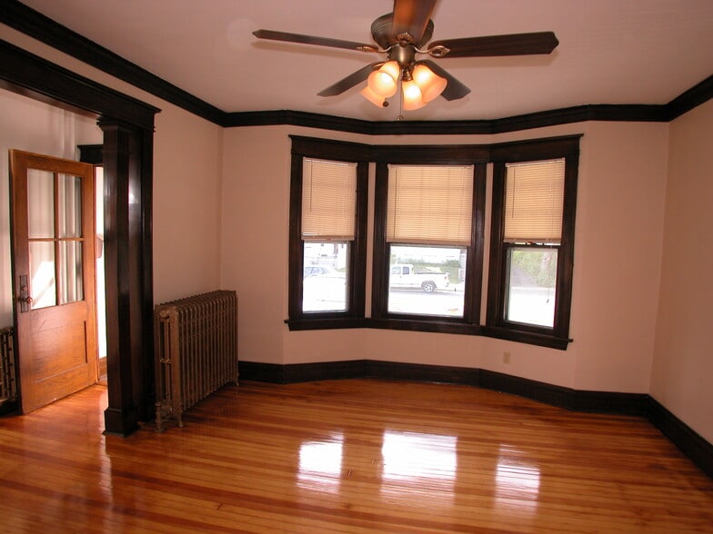 Building Photo - 208 Ontario St