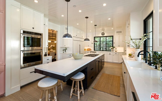 Building Photo - 720 Amalfi Dr