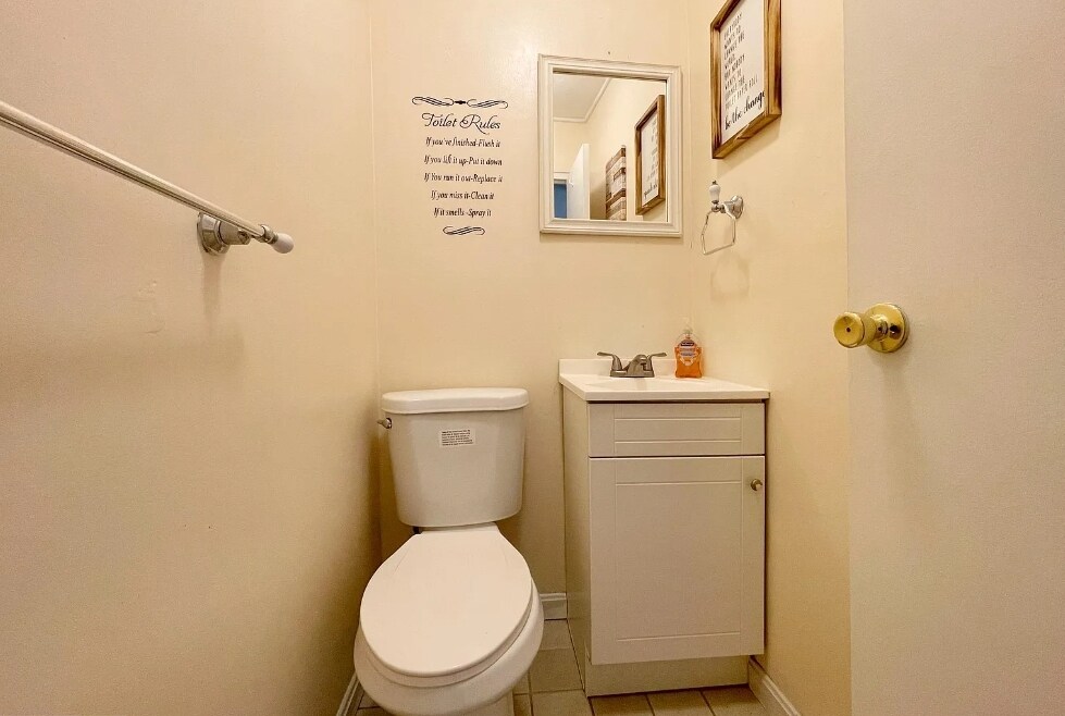 Half Bathroom Next to living room - 8708 Hargrave St