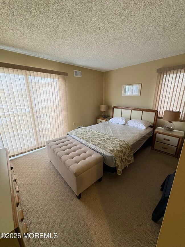 Building Photo - 17 Brown Ave