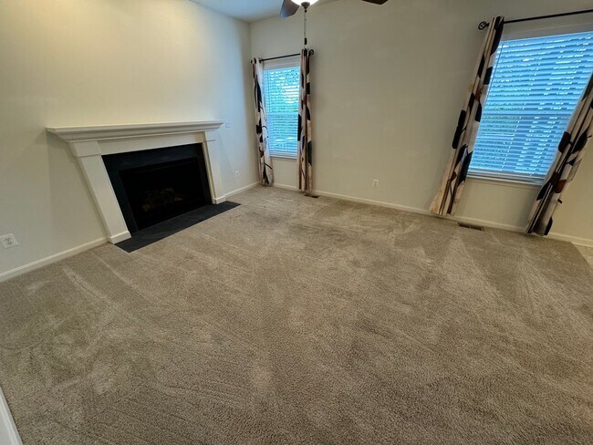 Building Photo - Single Family Home