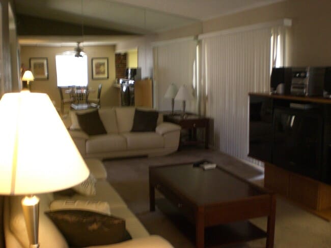 Building Photo - Two bedroom, one bathroom, third floor con...