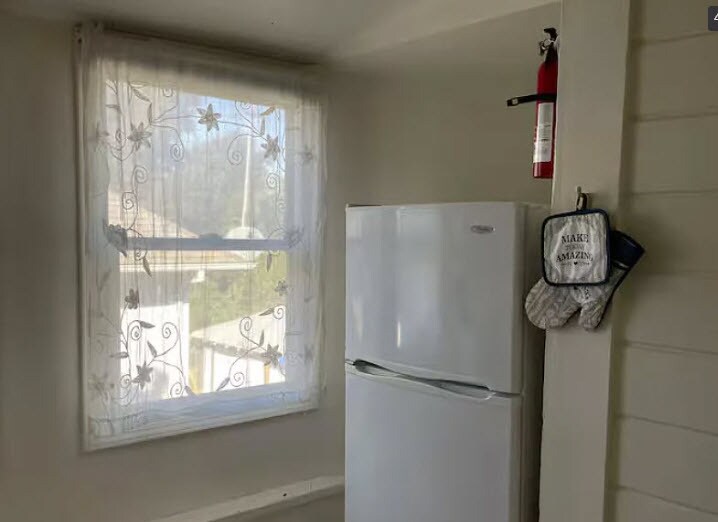 Kitchen - 701 W Poplar St