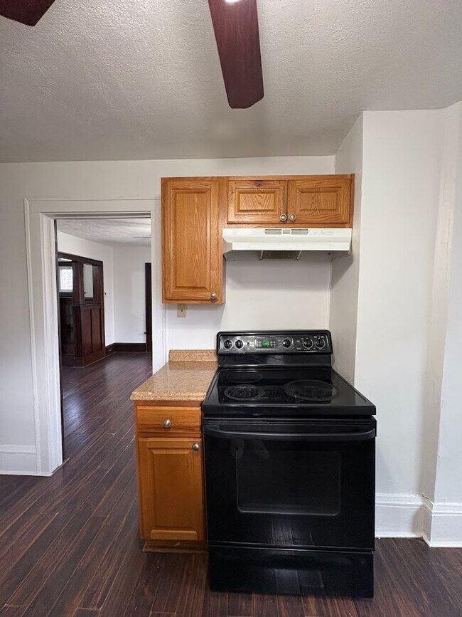 Building Photo - Large three bedroom one bathroom home for rent