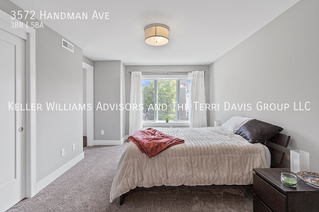 Building Photo - 3572 Handman Ave