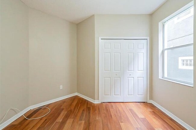 Building Photo - Spacious 3/2 with enclosed office and fence enclosed yard!