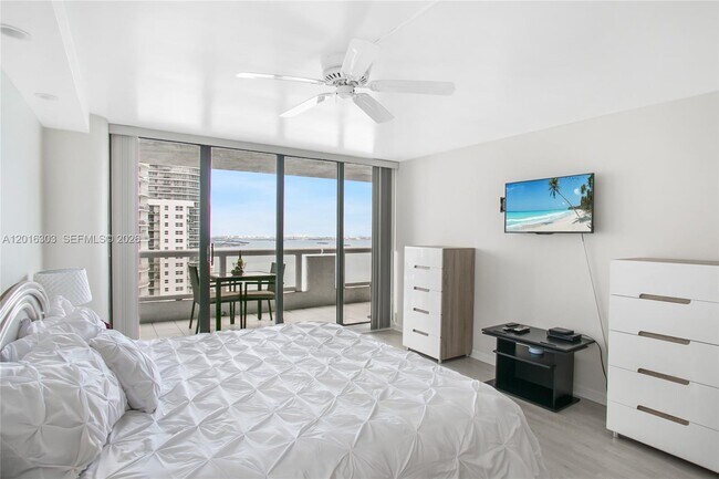Building Photo - 1717 N Bayshore Dr