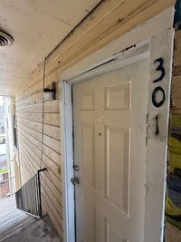 Building Photo - For lease! 1 bed, 1 bath condo