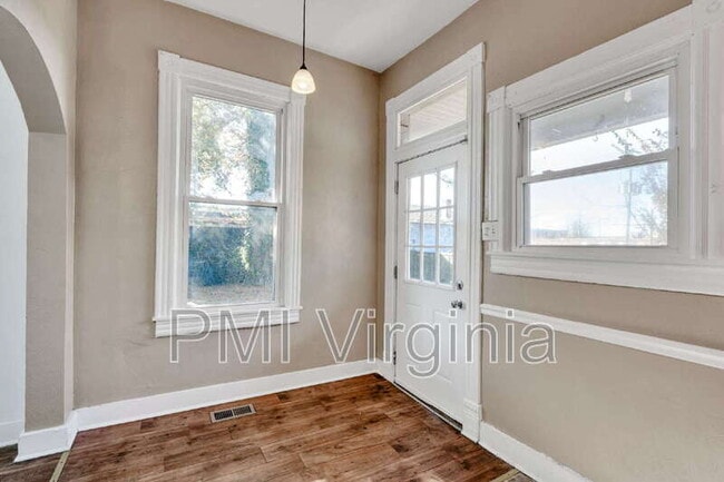 Building Photo - 527 W 26th St