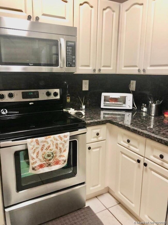 Building Photo - 7692 N Southwood Cir