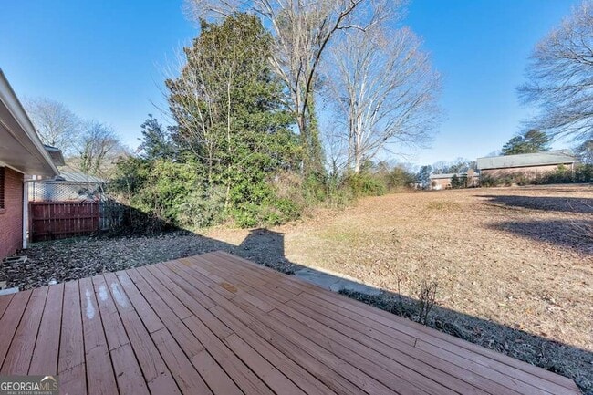 Building Photo - 909 Rosedale Dr