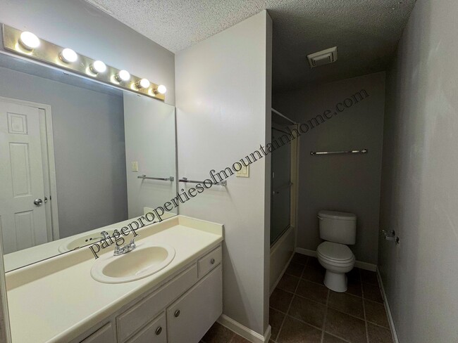 Building Photo - 605 Cooper Estates Dr