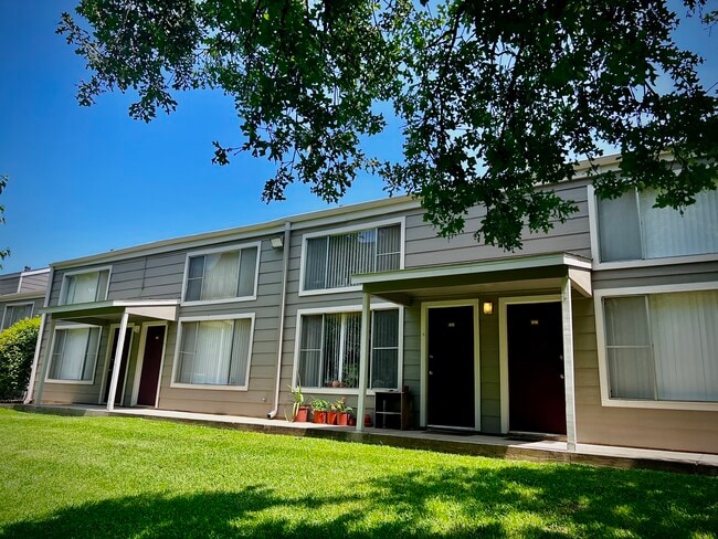 Building Photo - Treehouse Apartments