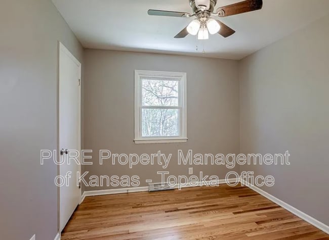 Building Photo - 9917 Flora Ave