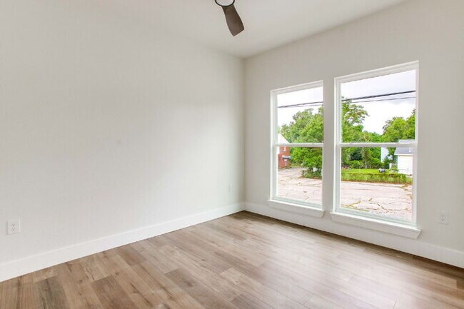 Building Photo - Build in 2025, 3 bed 3 bath near downtown!