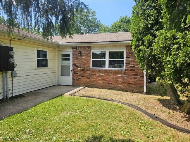 Building Photo - 14742 Hillcrest Ave