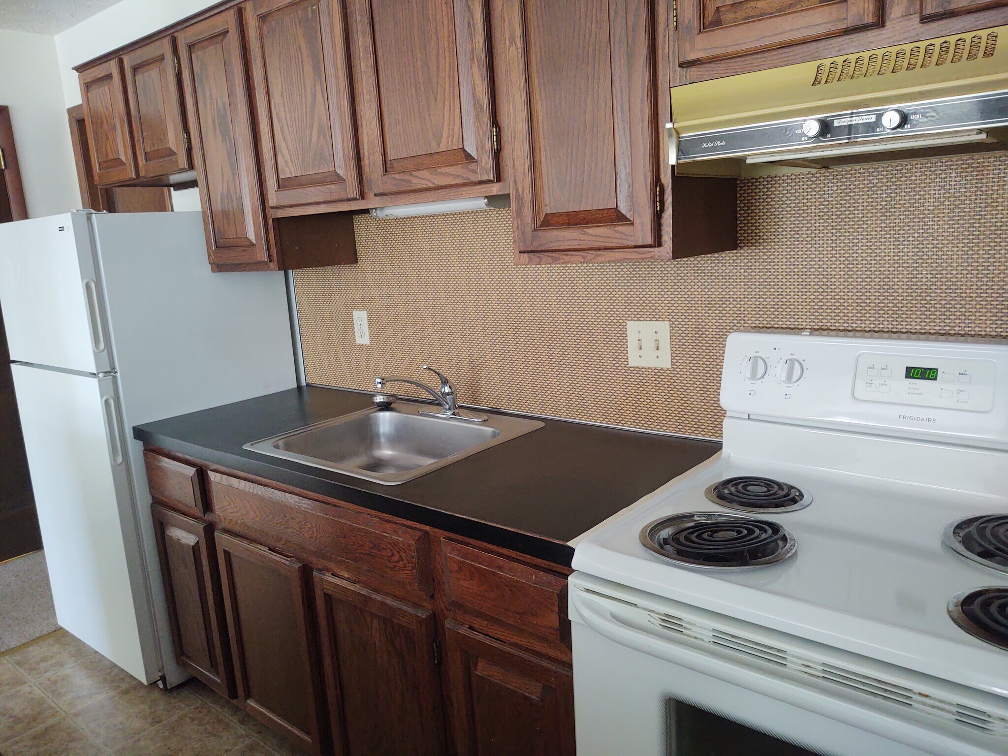 Kitchen - 513 W Chocolate Ave