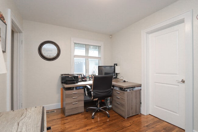 Building Photo - 22 Allen St