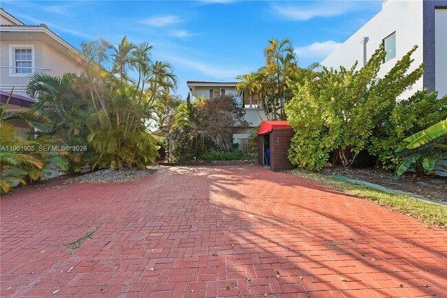 Building Photo - 401 Coconut Isle Dr