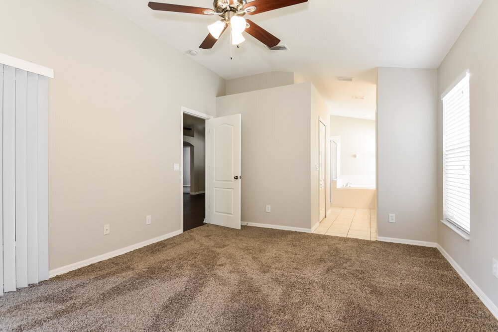 Building Photo - 9732 White Barn Way