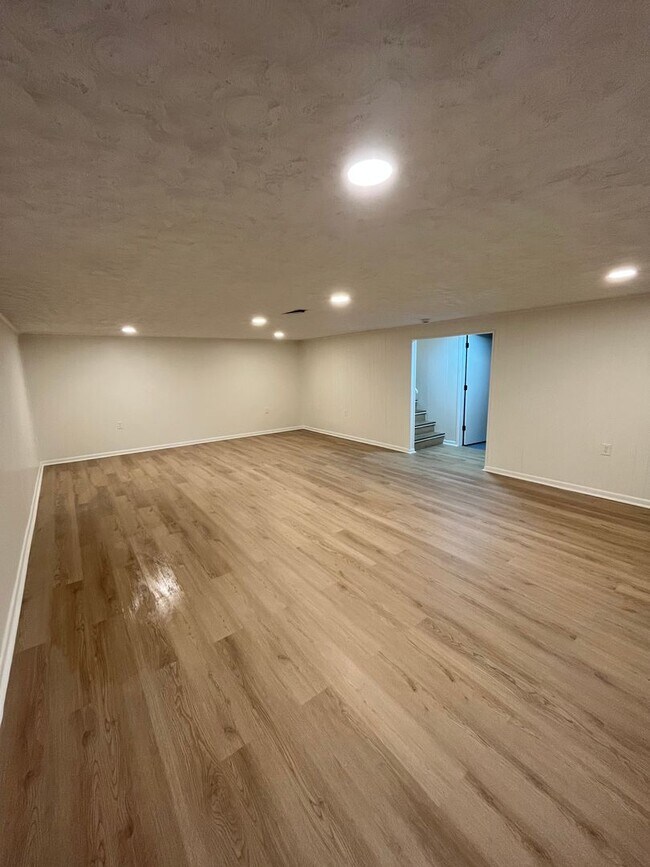 Building Photo - 1644 Durbridge Rd