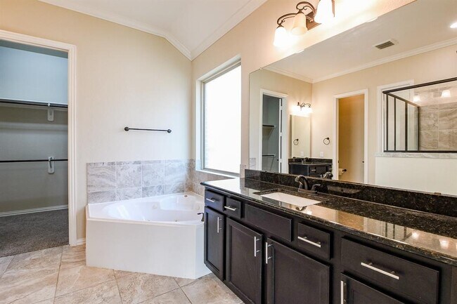 Building Photo - 21911 Avalon Queen Dr