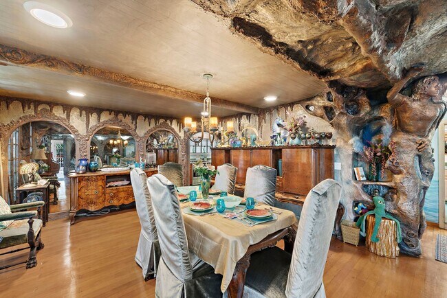 Building Photo - Ever dreamed of living under the sea?!