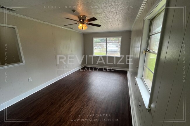 Building Photo - NO DEPOSIT SPECIAL! Newly Updated 3 Bedroo...