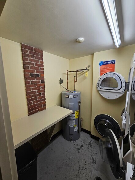 Building Photo - 84 Gainsborough St