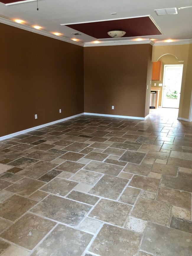 Building Photo - 3 bed/ 3 bath Townhouse