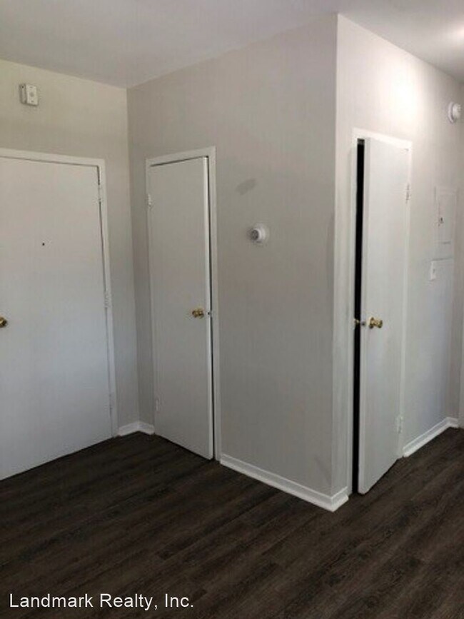 Building Photo - 9 E Deer Park Dr