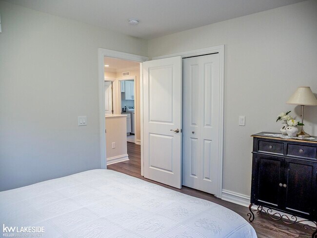 Building Photo - 37440 Curwood Dr