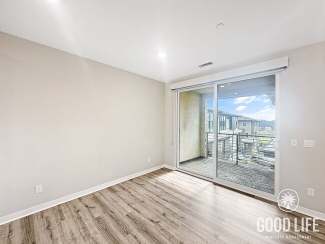 Building Photo - Beautiful 3B/3BA w/ 2 Car Garage, Washer/Dryer and Private Patio!