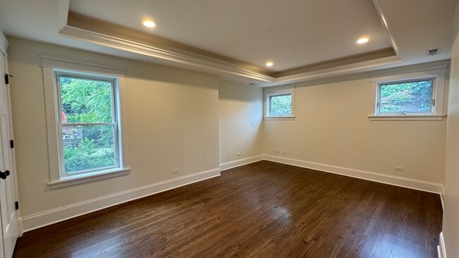 Building Photo - 511 S Lombard Ave