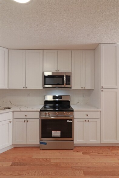 Building Photo - 1805 Beacon St