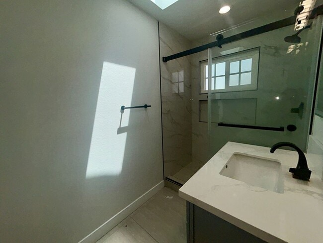 Building Photo - Spacious 3bed 2bath House for Rent in Garden Grove