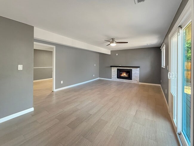 Building Photo - $0 DEPOSIT OPTION. CHARMING 4BED/2.5BATH I...