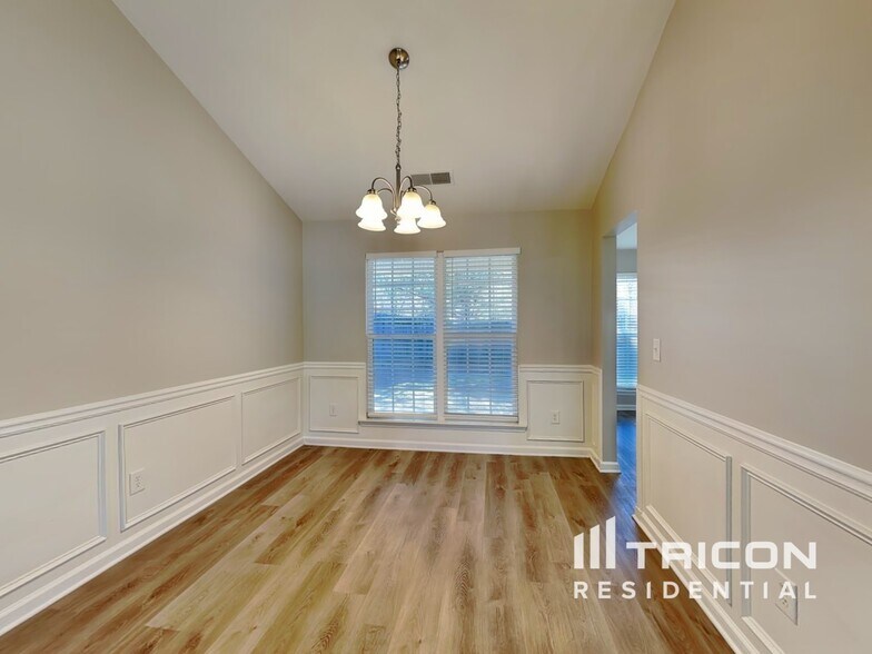 Building Photo - 190 Red Hawk Dr