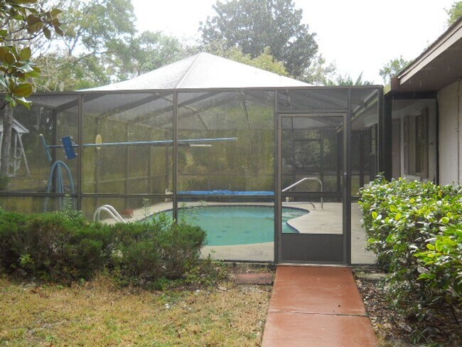 Building Photo - 6247 Spring Hill Dr