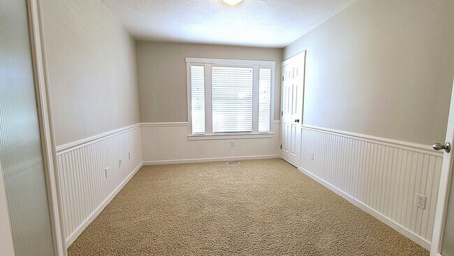 Building Photo - 2130 Strauss Ct E