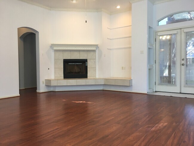 Building Photo - Beautiful 3/2 in Scofield Farms