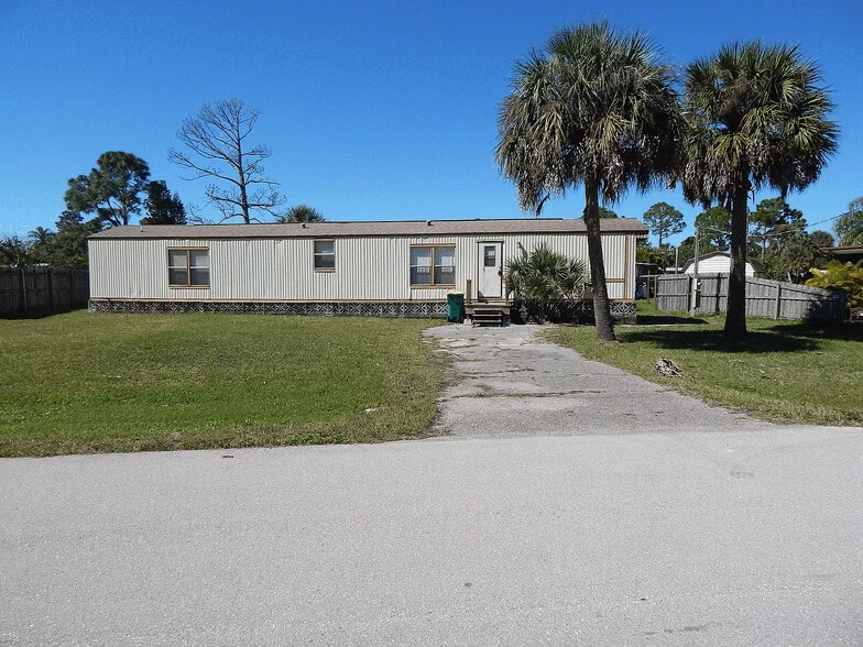 Primary Photo - 11221 Olive Cir