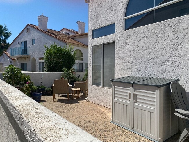 Building Photo - Rancho Del Mar Townhome in Central Temecul...