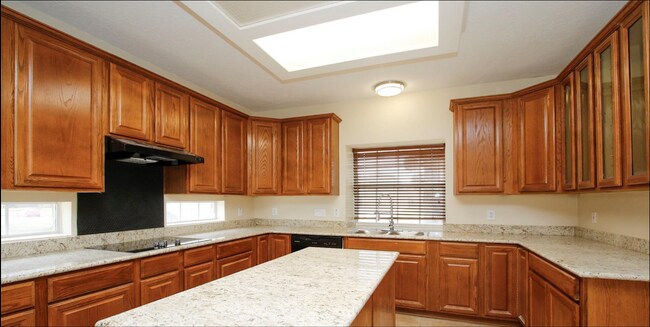 Building Photo - 15710 Cascading Brook Way