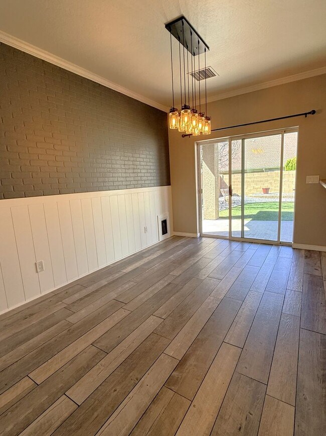 Building Photo - Adorable 3 Bedroom - 2 Bath - 2 Car Garage in Quailwood