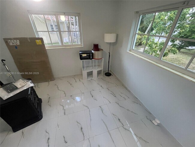 Building Photo - 6130 SW 64th Ave